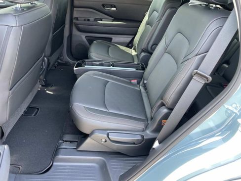 New 2026 Nissan Pathfinder SL w/ SL Premium Package image 11