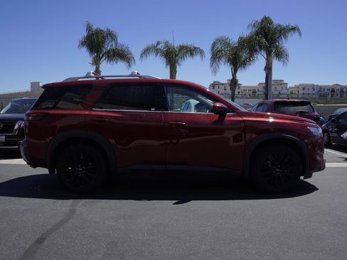 Used 2022 Nissan Pathfinder SL w/ SL Premium Package FWD image 3