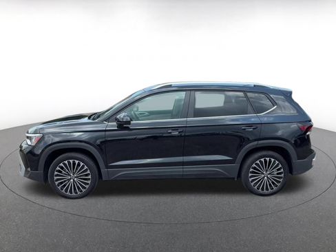 Used 2026 Volkswagen Taos SE FWD image 7