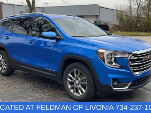 Used 2024 GMC Terrain SLT image 2