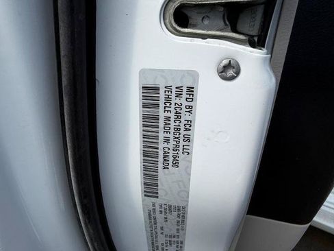 Used 2023 Chrysler Pacifica Touring-L FWD image 26