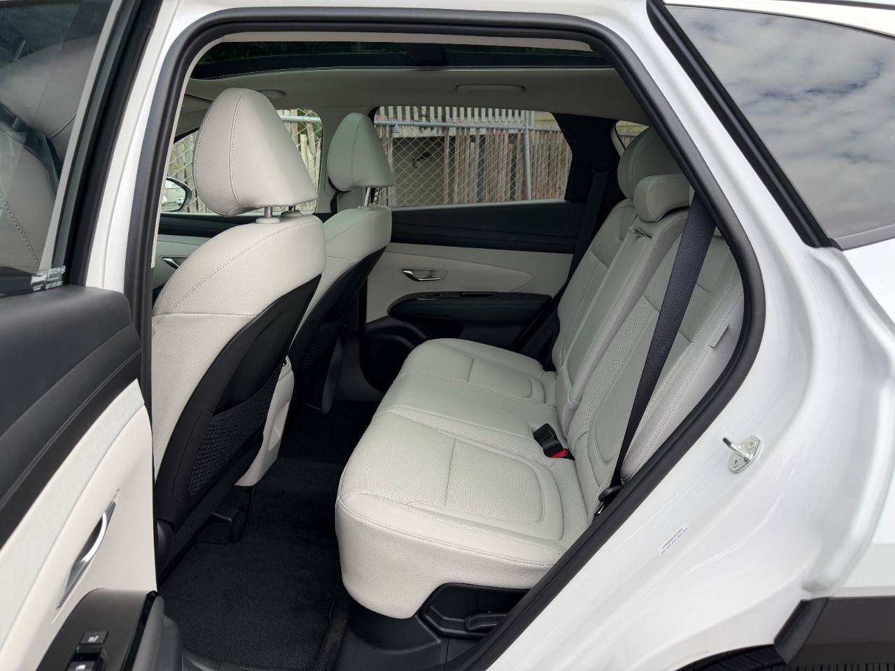 Used 2025 Hyundai Tucson Limited AWD/4WD image 17