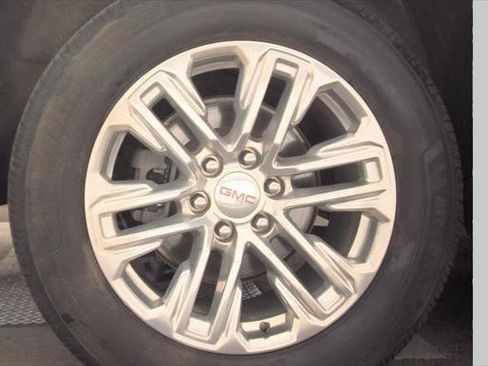 Used 2022 GMC Yukon XL SLE w/ Gmc Pro Safety Plus Package AWD/4WD image 11