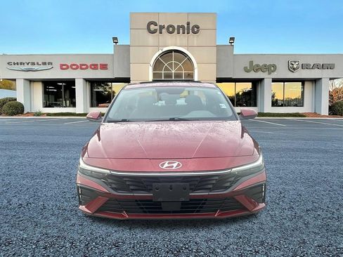 Used 2025 Hyundai Elantra SEL FWD image 8