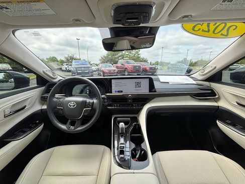 Used 2025 Toyota Crown AWD/4WD image 23