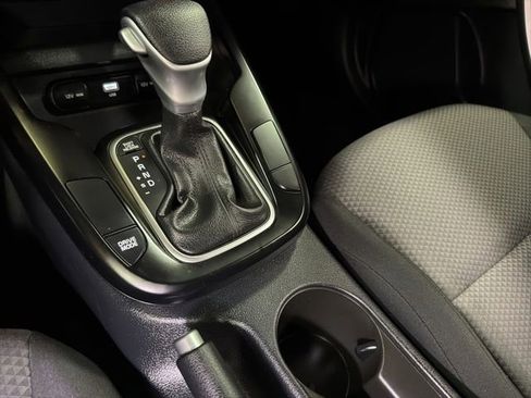 Used 2025 Kia Soul LX FWD image 27
