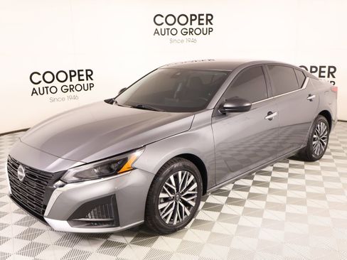 Used 2024 Nissan Altima 2.5 SV AWD/4WD image 9