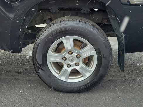 Used 2013 Toyota Tundra 4x4 CrewMax image 5