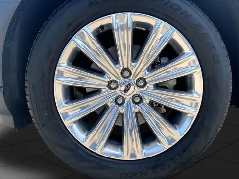 Used 2022 Ford Explorer Limited w/ Equipment Group 301A RWD image 11