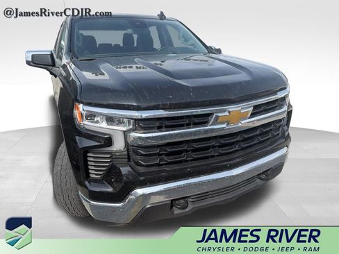 Used 2025 Chevrolet Silverado 1500 LT image 3
