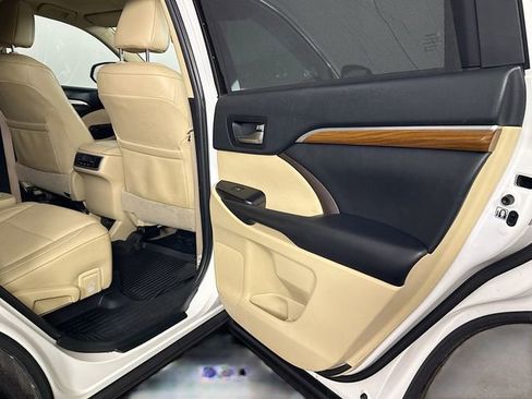 Used 2019 Toyota Highlander Limited image 48