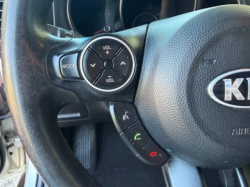 Used 2017 Kia Soul + FWD image 18
