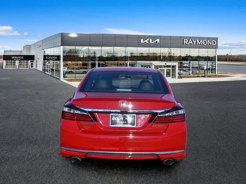 Used 2017 Honda Accord Sport image 4