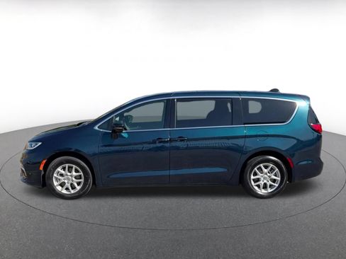 Used 2025 Chrysler Pacifica Select FWD image 7