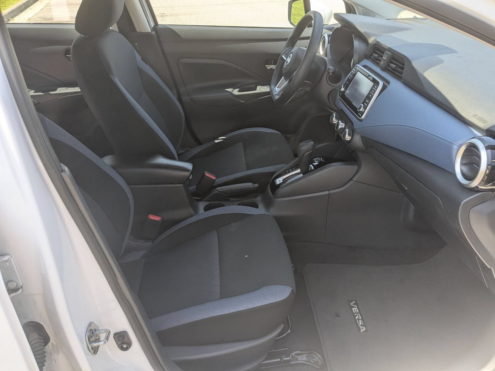 Used 2025 Nissan Versa SV FWD image 34