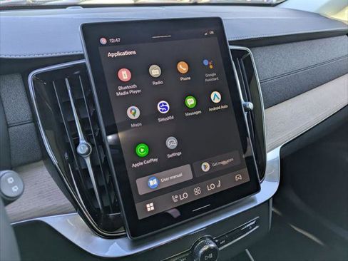 New 2026 Volvo XC90 B6 Core image 9