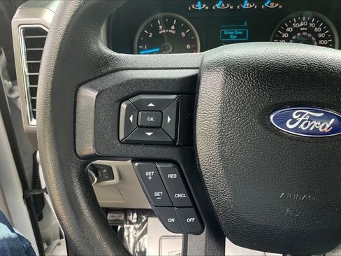 Used 2016 Ford F150 XLT AWD/4WD image 12