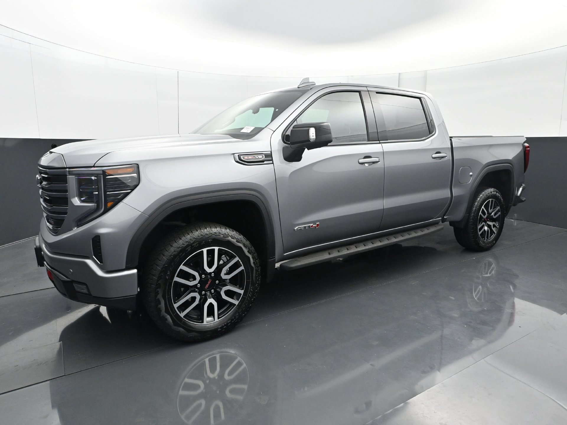 Used 2024 GMC Sierra 1500 AT4 w/ Technology Package AWD/4WD image 2