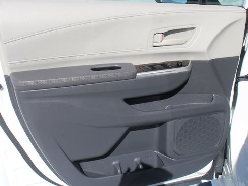 Certified 2024 Toyota Sienna LE AWD/4WD image 10