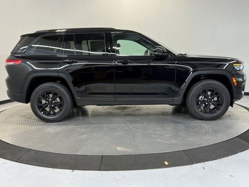 New 2025 Jeep Grand Cherokee Altitude w/ Trailer Tow Package image 3