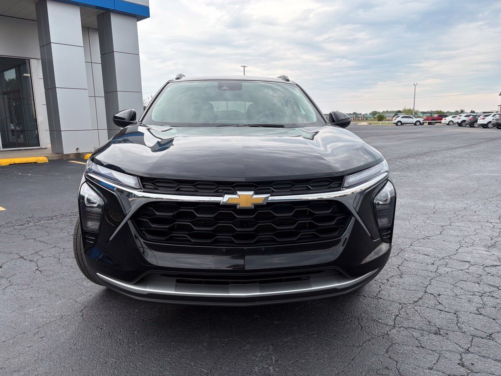 Used 2025 Chevrolet Trax LT FWD image 7