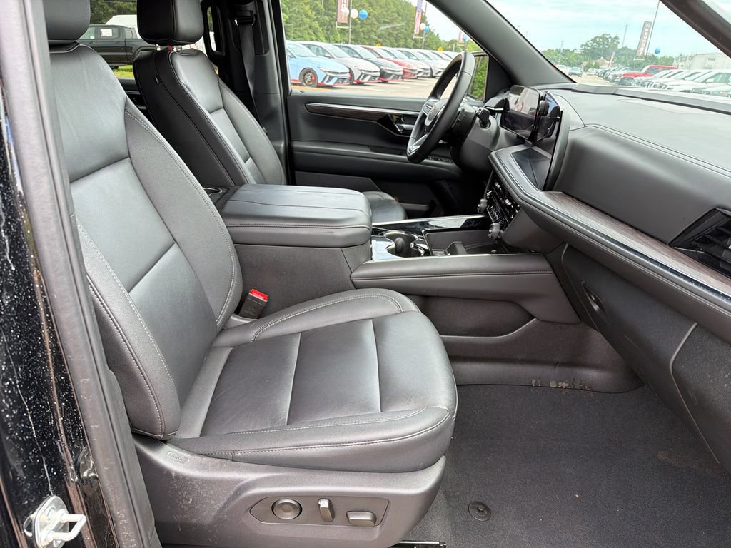 Used 2025 Chevrolet Tahoe LT AWD/4WD image 13