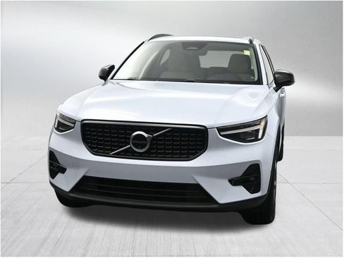 Used 2024 Volvo XC40 B5 Plus w/ Climate Package AWD/4WD image 8