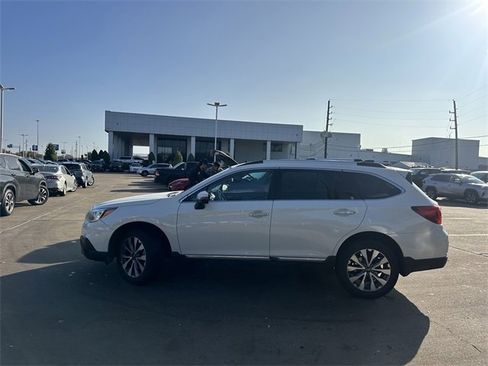 Used 2017 Subaru Outback 3.6R Touring w/ Popular Package #5A image 8