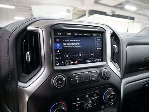 Used 2021 Chevrolet Silverado 2500 LTZ w/ LTZ Convenience Package image 6