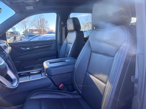 Used 2022 GMC Yukon Denali w/ Denali Premium Package image 20