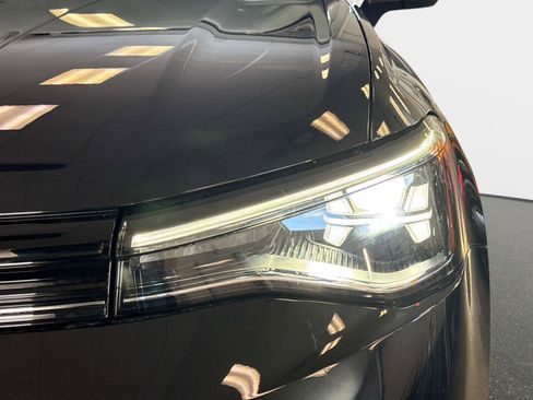 New 2026 Volkswagen Taos SE image 10