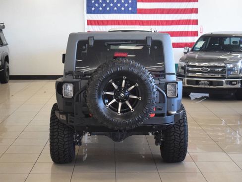 Used 2018 Jeep Wrangler Unlimited Sport S image 32