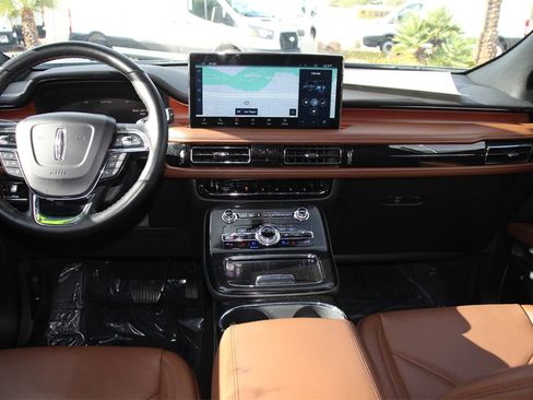 Certified 2022 Lincoln Nautilus Reserve image 14