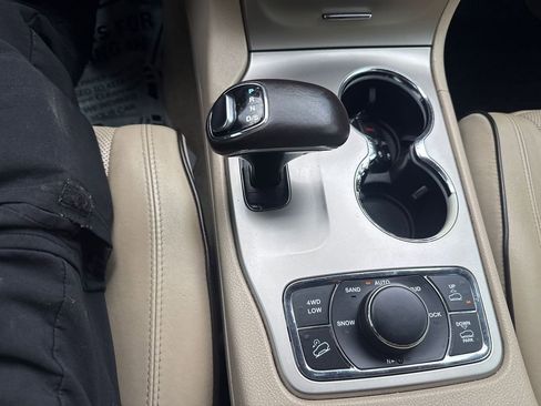 Used 2015 Jeep Grand Cherokee Overland w/ Advanced Technology Group AWD/4WD image 23