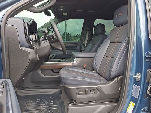 Used 2025 Chevrolet Silverado 2500 High Country w/ Technology Package AWD/4WD image 13