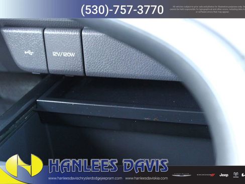 Used 2020 Toyota Camry SE image 22