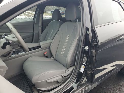 Used 2023 Hyundai Elantra SEL w/ Convenience Package image 19