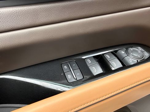 Used 2022 Cadillac Escalade Premium Luxury RWD image 11