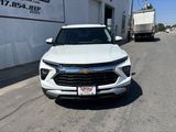 Used 2025 Chevrolet TrailBlazer LT image 2