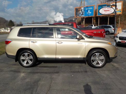 Used 2012 Toyota Highlander Limited w/ Tow Pkg image 4