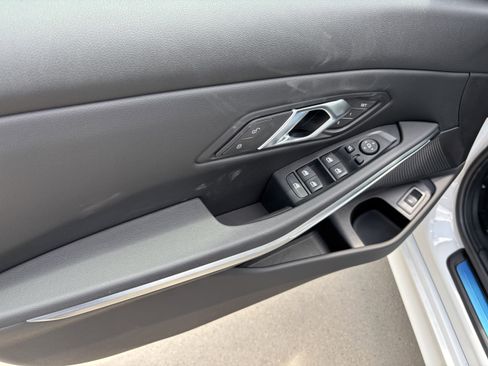 Used 2025 BMW 330i Sedan w/ Premium Package image 13
