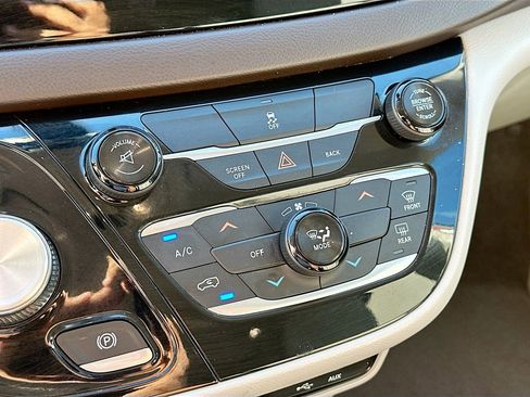 Used 2017 Chrysler Pacifica LX image 22