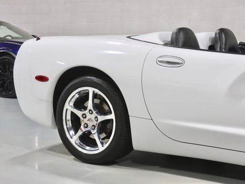 Used 2004 Chevrolet Corvette Convertible w/ Preferred Equipment Group RWD image 16