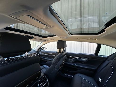 Used 2018 BMW 740e xDrive image 36