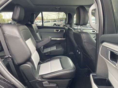 Used 2023 Ford Explorer XLT w/ Equipment Group 202A AWD/4WD image 17
