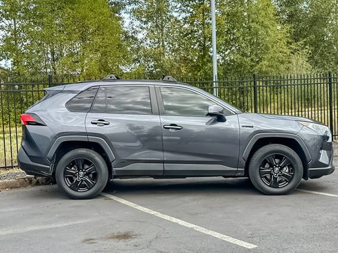Used 2019 Toyota RAV4 XLE w/ Convenience Package AWD/4WD image 2