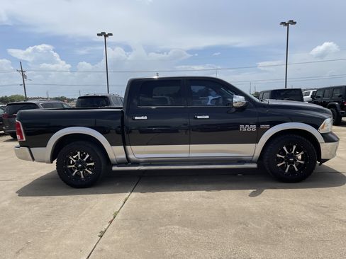 Used 2016 RAM 1500 Laramie RWD image 3