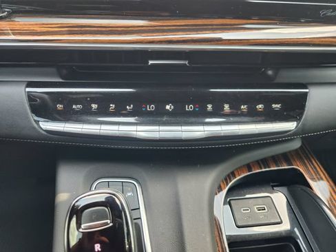 Used 2023 Cadillac Escalade ESV Luxury RWD image 18