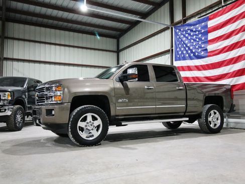 Used 2015 Chevrolet Silverado 2500 High Country AWD/4WD image 4