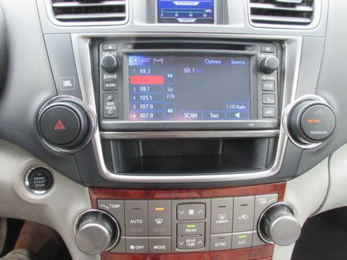 Used 2013 Toyota Highlander Limited image 19